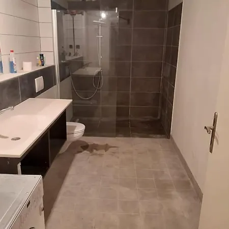 Apartment Central 2-room Souterrain Flat *